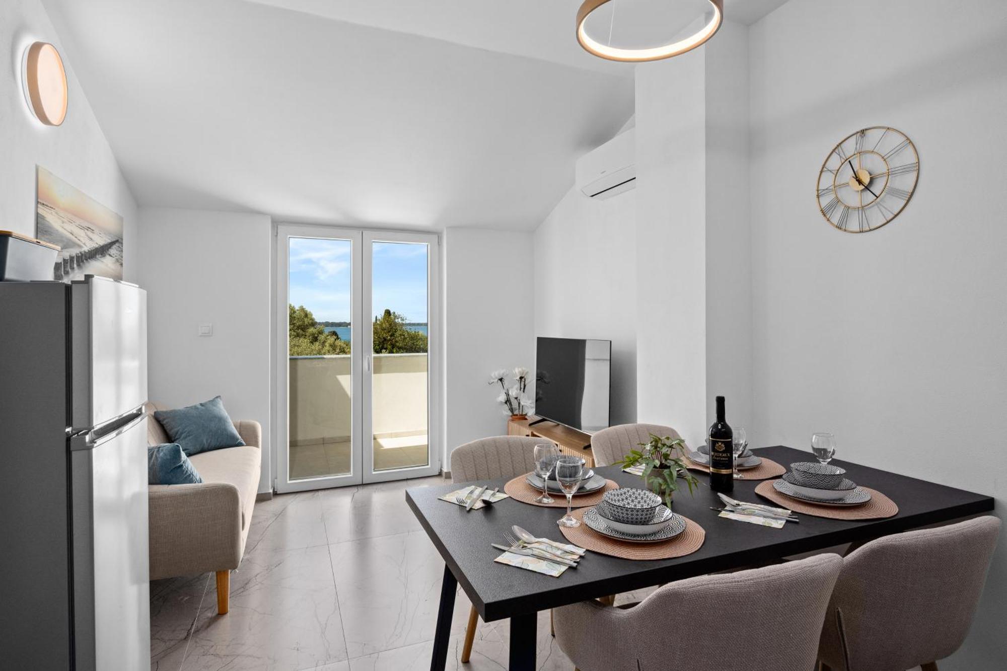 Apartment Nenad - Amazing Sea View ! Only 500 Meters From The Beach ! Fažana Kültér fotó