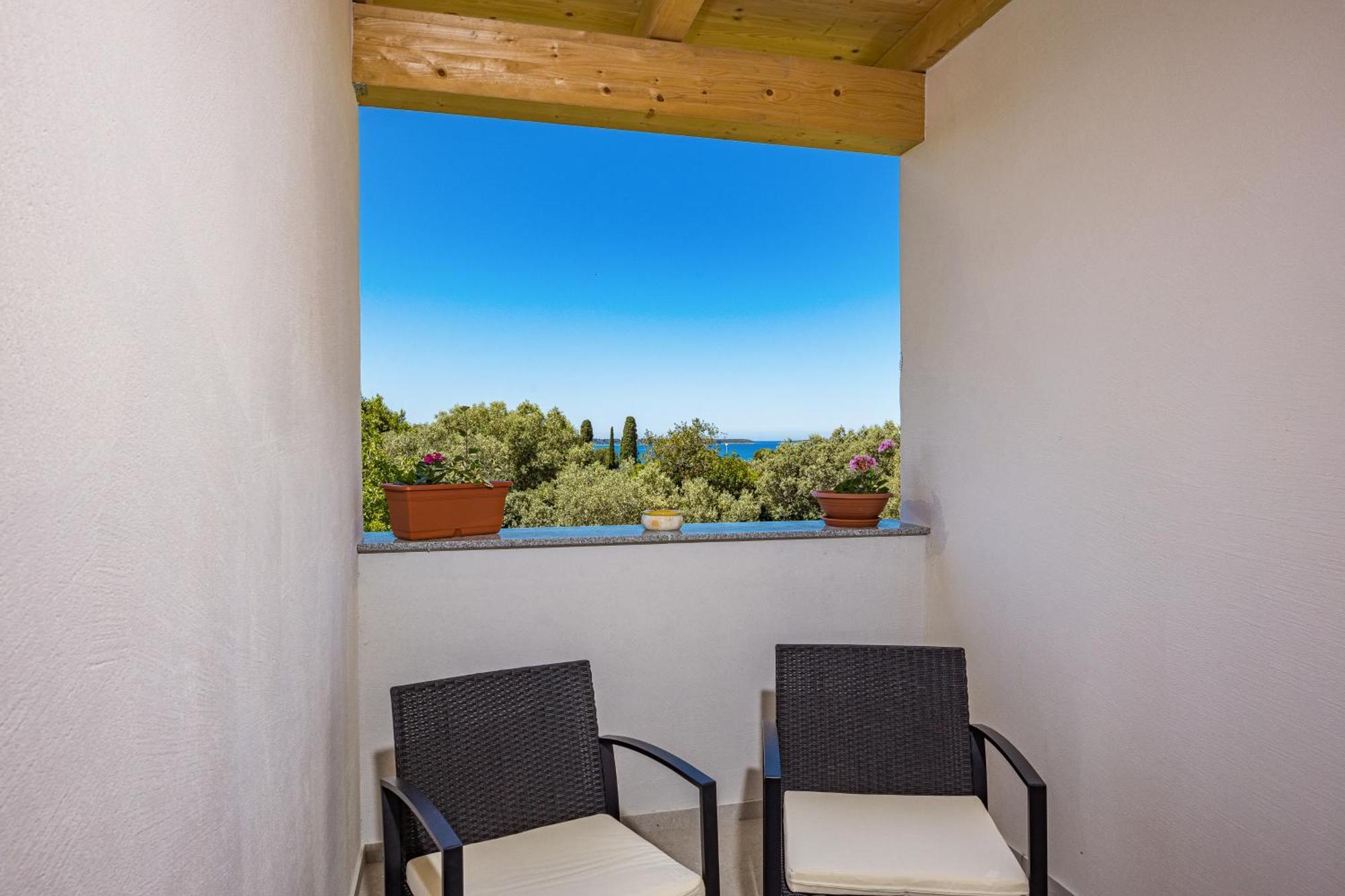 Apartment Nenad - Amazing Sea View ! Only 500 Meters From The Beach ! Fažana Kültér fotó