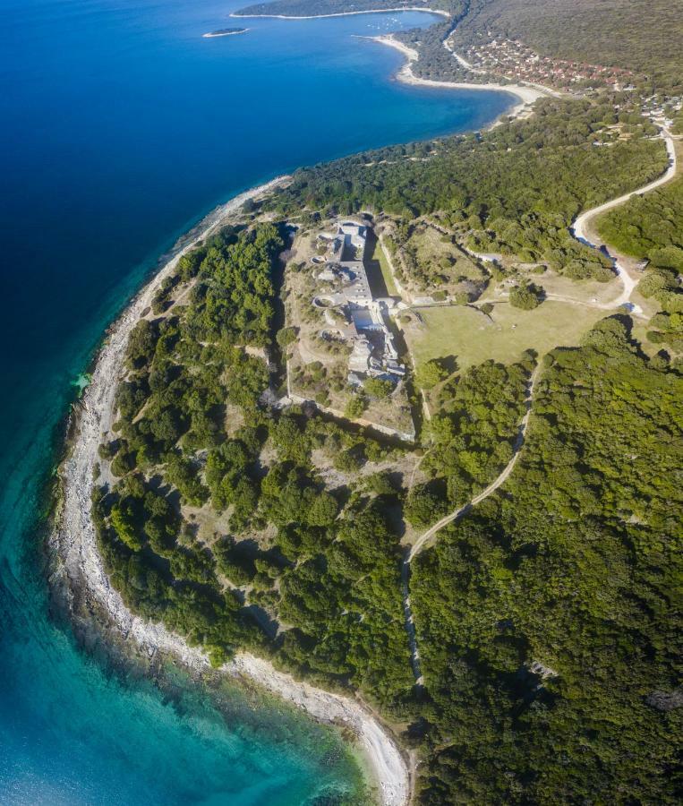 Apartment Nenad - Amazing Sea View ! Only 500 Meters From The Beach ! Fažana Kültér fotó